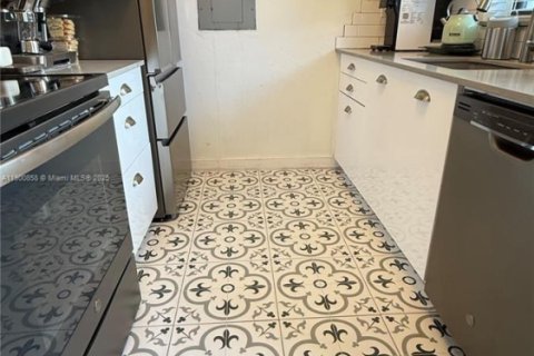 Propiedad comercial en venta en Miami, Florida, 157.93 m2 № 1952107 - foto 8