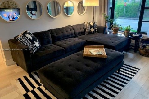 Propiedad comercial en venta en Miami, Florida, 157.93 m2 № 1952107 - foto 1