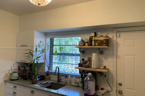 Propiedad comercial en venta en Miami, Florida, 157.93 m2 № 1952107 - foto 6