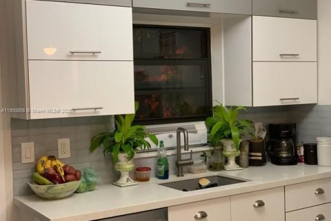 Propiedad comercial en venta en Miami, Florida, 157.93 m2 № 1952107 - foto 5