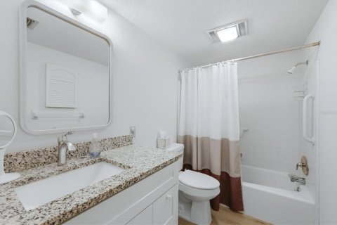Condo in Englewood, Florida, 2 bedrooms № 2112700 - photo 19
