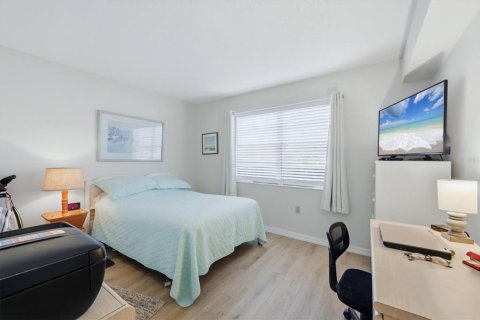 Condo in Englewood, Florida, 2 bedrooms № 2112700 - photo 18