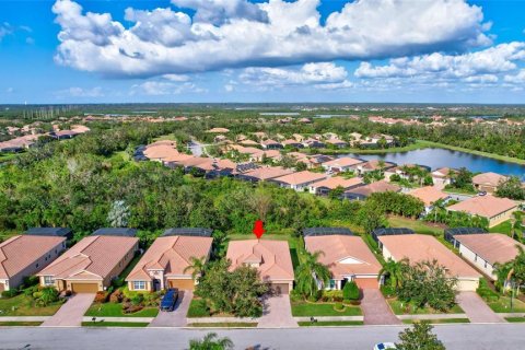House in Bradenton, Florida 3 bedrooms, 155.98 sq.m. № 2285071 - photo 2