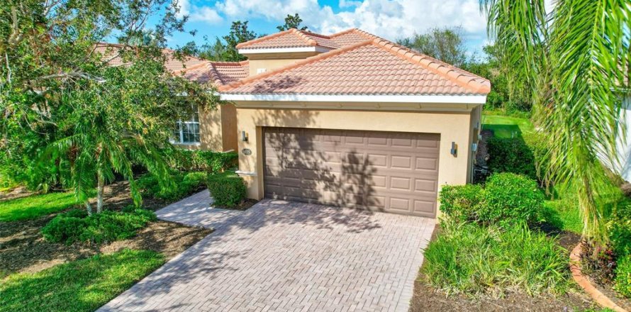 House in Bradenton, Florida 3 bedrooms, 155.98 sq.m. № 2285071