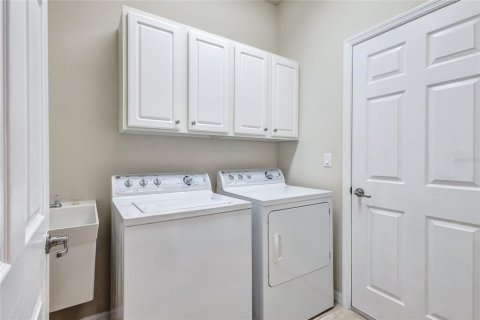 House in Bradenton, Florida 3 bedrooms, 155.98 sq.m. № 2285071 - photo 30