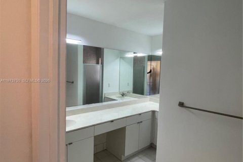 Touwnhouse à vendre à Miami, Floride: 3 chambres, 150.41 m2 № 2033350 - photo 15