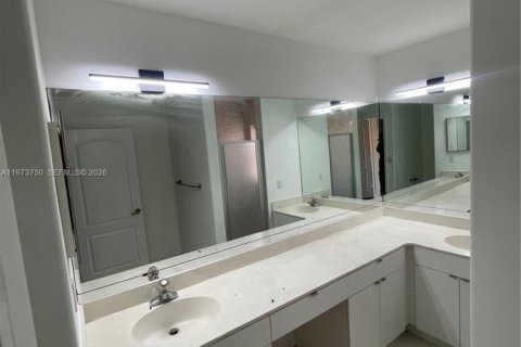 Touwnhouse à vendre à Miami, Floride: 3 chambres, 150.41 m2 № 2033350 - photo 21
