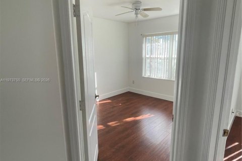 Touwnhouse à vendre à Miami, Floride: 3 chambres, 150.41 m2 № 2033350 - photo 9