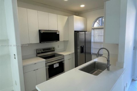 Touwnhouse à Miami, Floride 3 chambres, 150.41 m2 № 2033350