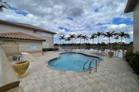Touwnhouse à vendre à Miami, Floride: 3 chambres, 150.41 m2 № 2033350 - photo 19