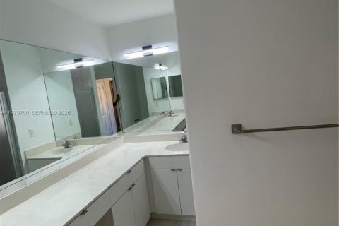 Touwnhouse à vendre à Miami, Floride: 3 chambres, 150.41 m2 № 2033350 - photo 14