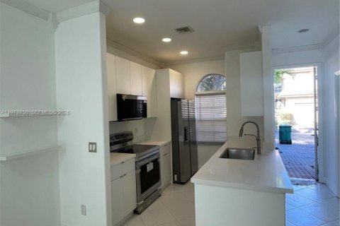 Touwnhouse à vendre à Miami, Floride: 3 chambres, 150.41 m2 № 2033350 - photo 2