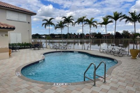 Touwnhouse à vendre à Miami, Floride: 3 chambres, 150.41 m2 № 2033350 - photo 17