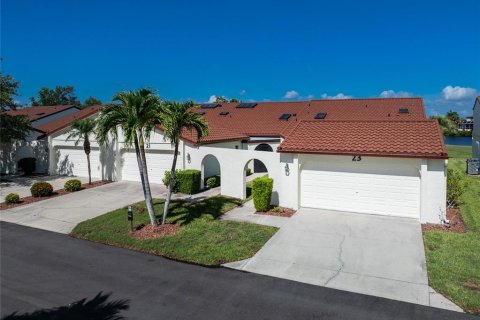 House in Punta Gorda, Florida 3 bedrooms, 170.66 sq.m. № 1791770 - photo 6