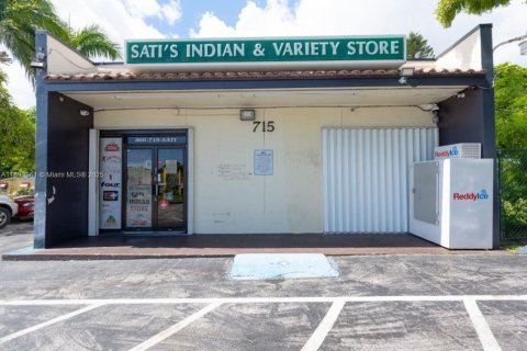 Commercial property in Margate, Florida № 1945487 - photo 1