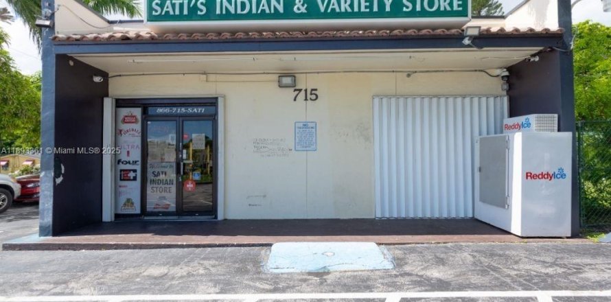 Commercial property in Margate, Florida № 1945487
