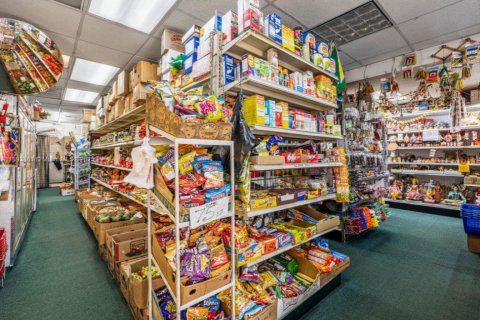 Commercial property in Margate, Florida № 1945487 - photo 13