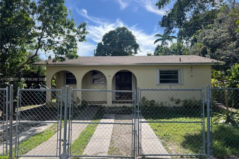 House in Miami, Florida 3 bedrooms, 142.98 sq.m. № 1999574