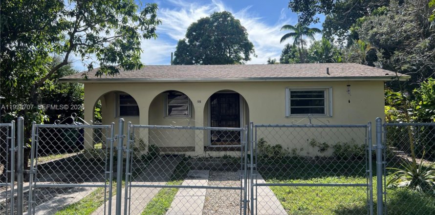 House in Miami, Florida 3 bedrooms, 142.98 sq.m. № 1999574