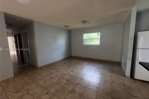 House in Miami, Florida 3 bedrooms, 142.98 sq.m. № 1999574 - photo 10