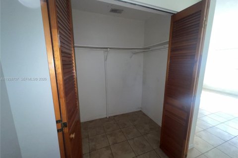 House in Miami, Florida 3 bedrooms, 142.98 sq.m. № 1999574 - photo 29