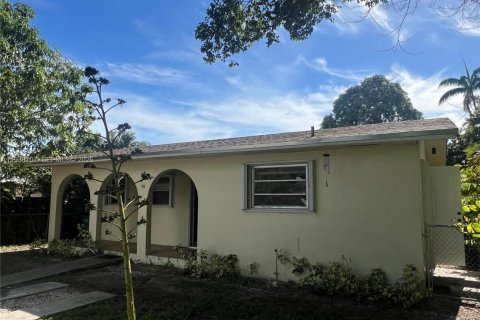 House in Miami, Florida 3 bedrooms, 142.98 sq.m. № 1999574 - photo 3