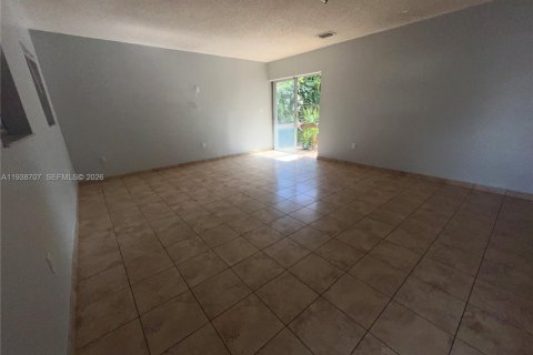 House in Miami, Florida 3 bedrooms, 142.98 sq.m. № 1999574 - photo 8