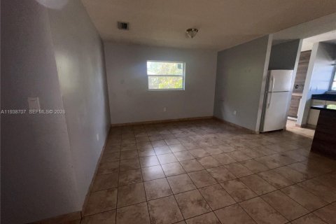 House in Miami, Florida 3 bedrooms, 142.98 sq.m. № 1999574 - photo 9