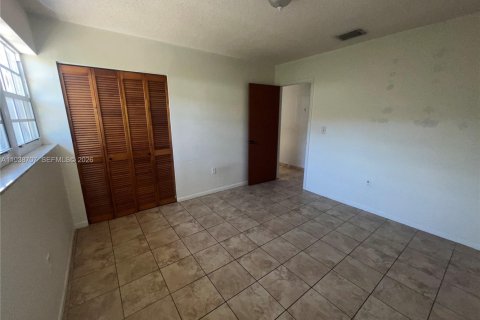 House in Miami, Florida 3 bedrooms, 142.98 sq.m. № 1999574 - photo 23