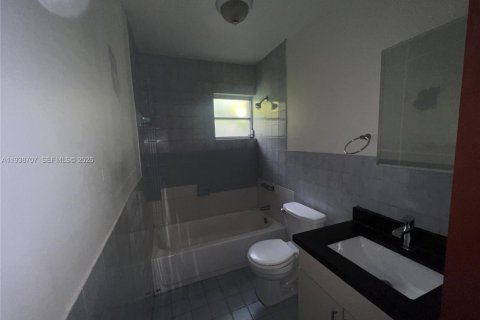 House in Miami, Florida 3 bedrooms, 142.98 sq.m. № 1999574 - photo 21