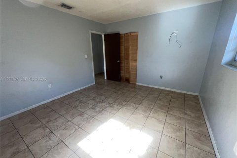 House in Miami, Florida 3 bedrooms, 142.98 sq.m. № 1999574 - photo 25