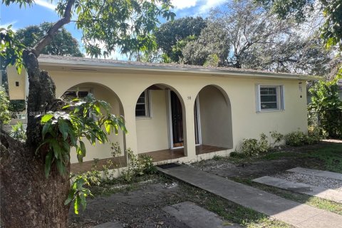 House in Miami, Florida 3 bedrooms, 142.98 sq.m. № 1999574 - photo 4