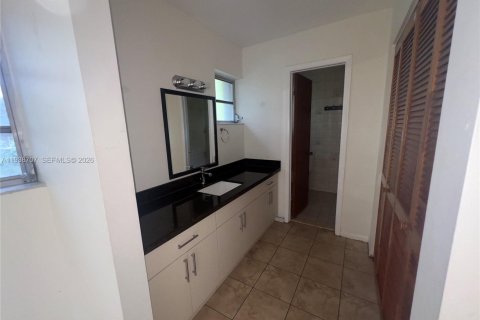 House in Miami, Florida 3 bedrooms, 142.98 sq.m. № 1999574 - photo 28