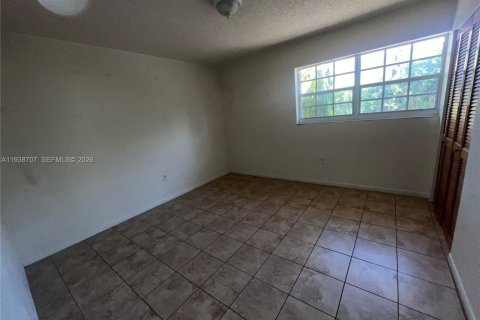 House in Miami, Florida 3 bedrooms, 142.98 sq.m. № 1999574 - photo 24