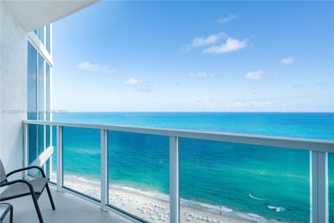 Condo in Sunny Isles Beach, Florida, 2 bedrooms  № 1706554 - photo 2