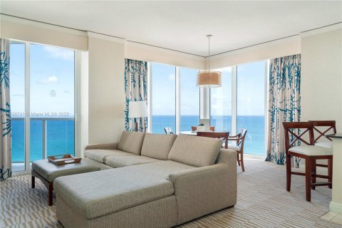 Condo in Sunny Isles Beach, Florida, 2 bedrooms  № 1706554 - photo 3