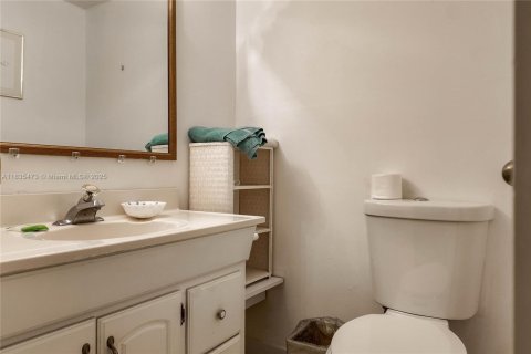 Condominio en venta en Hallandale Beach, Florida, 1 dormitorio, 80.82 m2 № 1818324 - foto 9