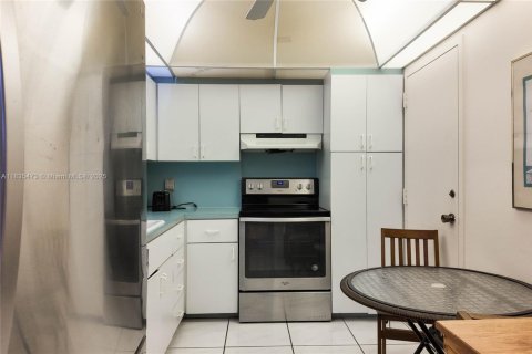 Condominio en venta en Hallandale Beach, Florida, 1 dormitorio, 80.82 m2 № 1818324 - foto 10