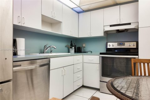 Condominio en venta en Hallandale Beach, Florida, 1 dormitorio, 80.82 m2 № 1818324 - foto 12