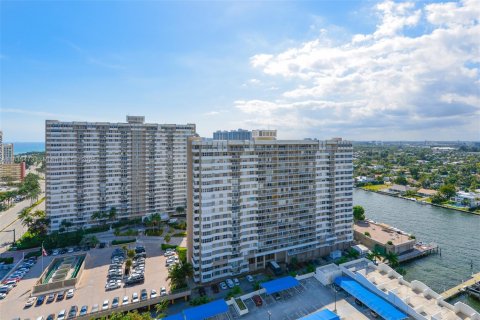 Condominio en venta en Hallandale Beach, Florida, 1 dormitorio, 80.82 m2 № 1818324 - foto 16