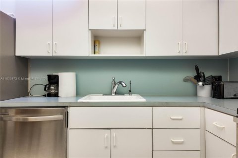 Condominio en venta en Hallandale Beach, Florida, 1 dormitorio, 80.82 m2 № 1818324 - foto 11