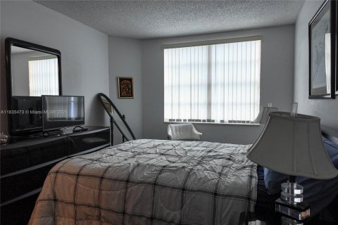 Condominio en venta en Hallandale Beach, Florida, 1 dormitorio, 80.82 m2 № 1818324 - foto 14