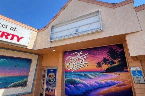 Propiedad comercial en alquiler en Gulfport, Florida, 225.75 m2 № 1781119 - foto 1