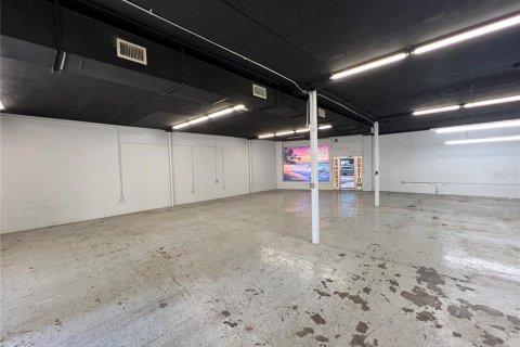 Propiedad comercial en alquiler en Gulfport, Florida, 225.75 m2 № 1781119 - foto 9