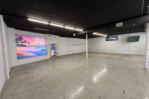 Propiedad comercial en alquiler en Gulfport, Florida, 225.75 m2 № 1781119 - foto 7