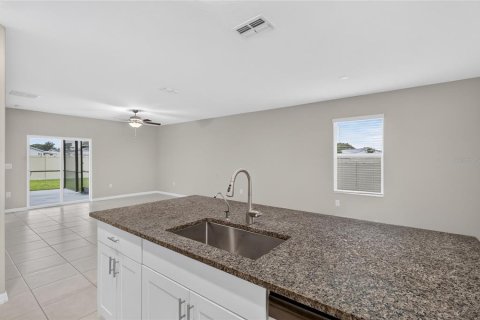 House in Lakeland, Florida 5 bedrooms, 232.72 sq.m. № 2232315 - photo 17
