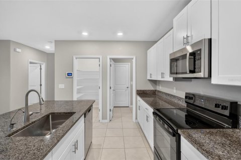 House in Lakeland, Florida 5 bedrooms, 232.72 sq.m. № 2232315 - photo 14