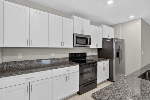 House in Lakeland, Florida 5 bedrooms, 232.72 sq.m. № 2232315 - photo 16