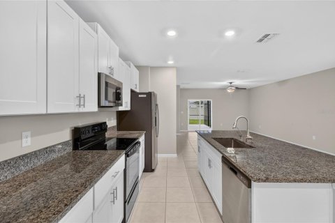 House in Lakeland, Florida 5 bedrooms, 232.72 sq.m. № 2232315 - photo 15