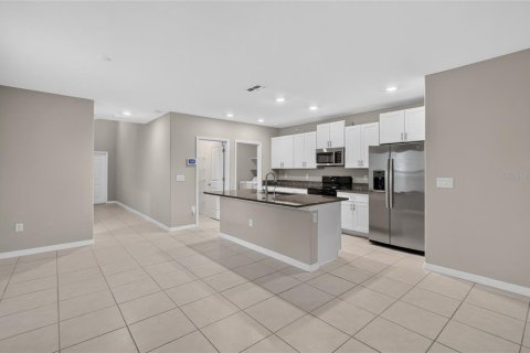 House in Lakeland, Florida 5 bedrooms, 232.72 sq.m. № 2232315 - photo 12